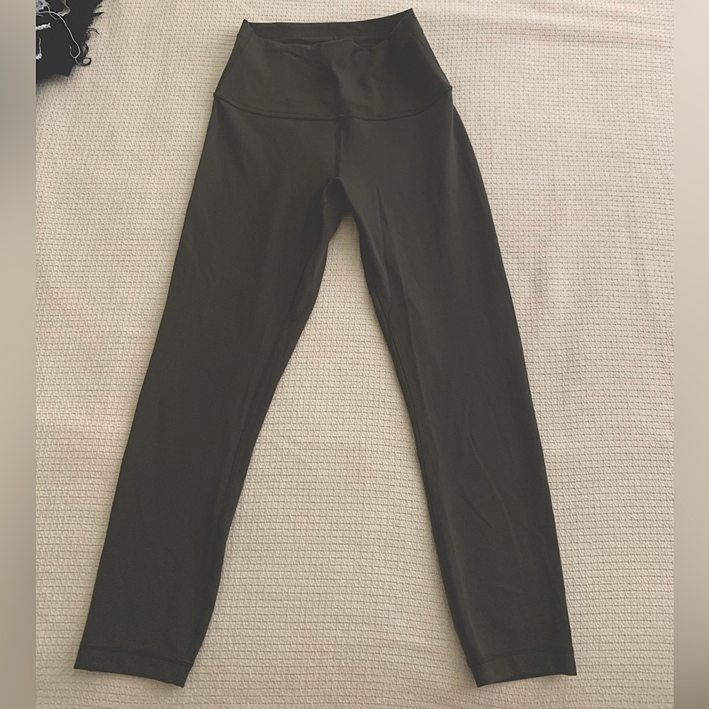 NWOT Lululemon 3/4 length olive green leggings
